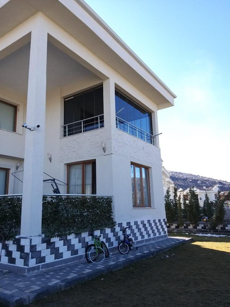 Cam Balkon
