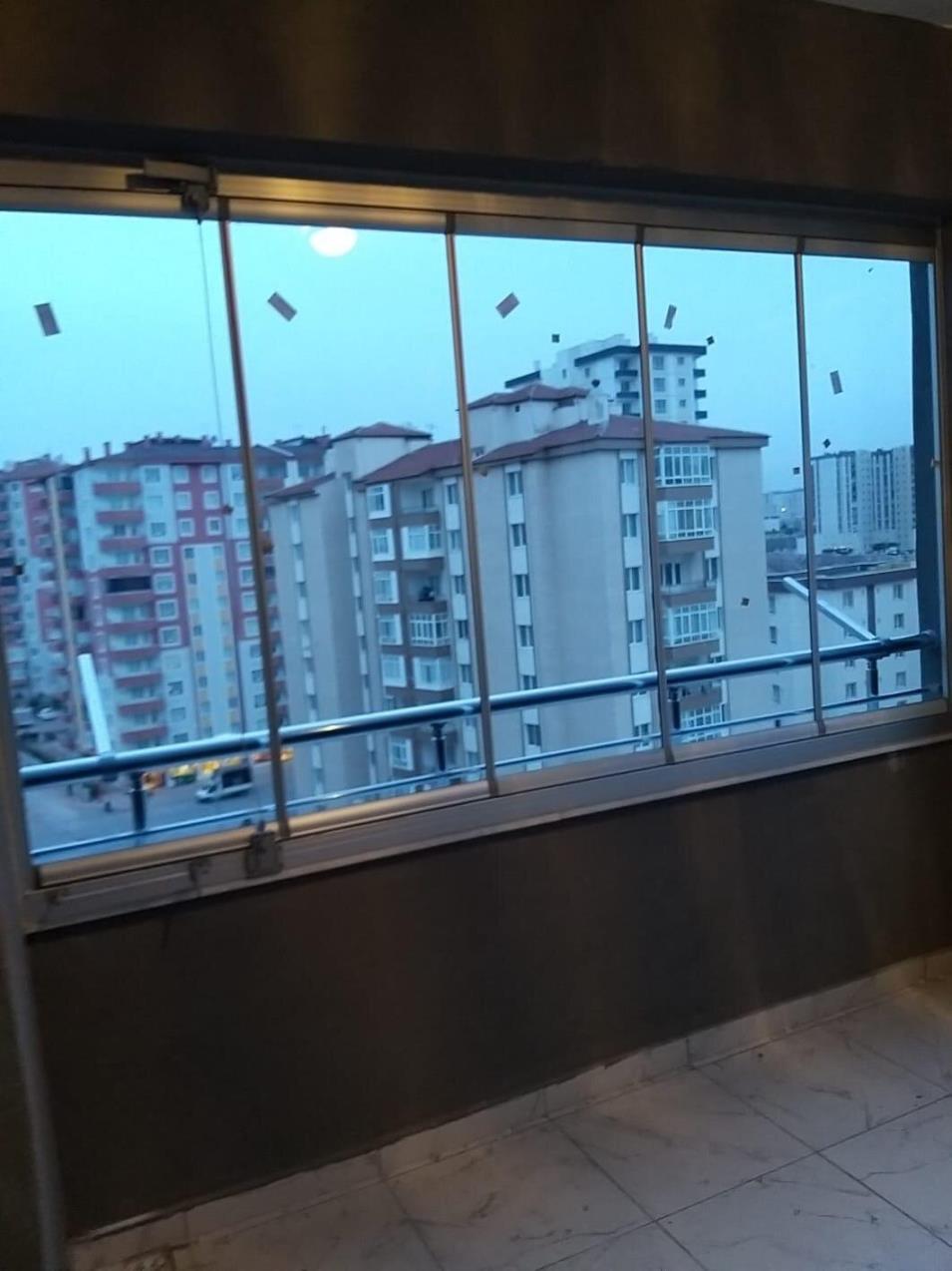 Cam Balkon