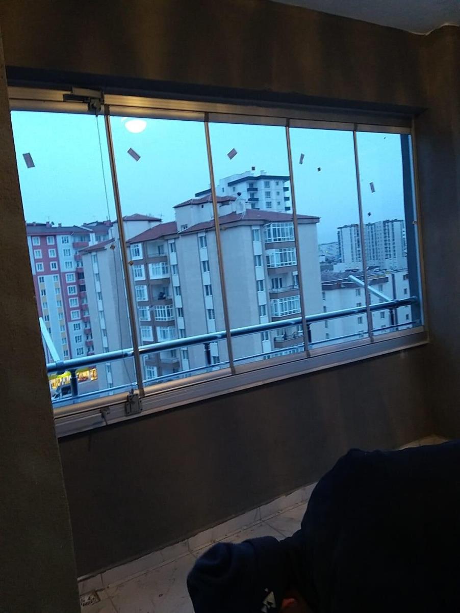Cam Balkon