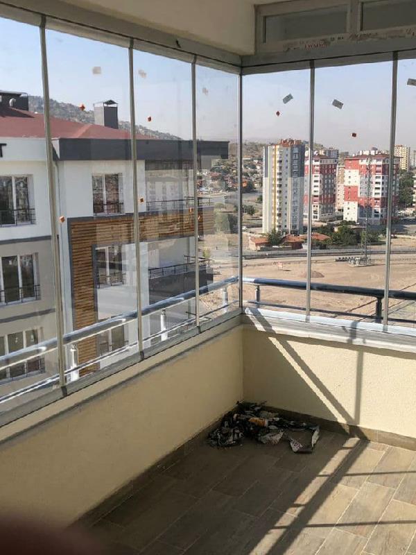 Cam Balkon