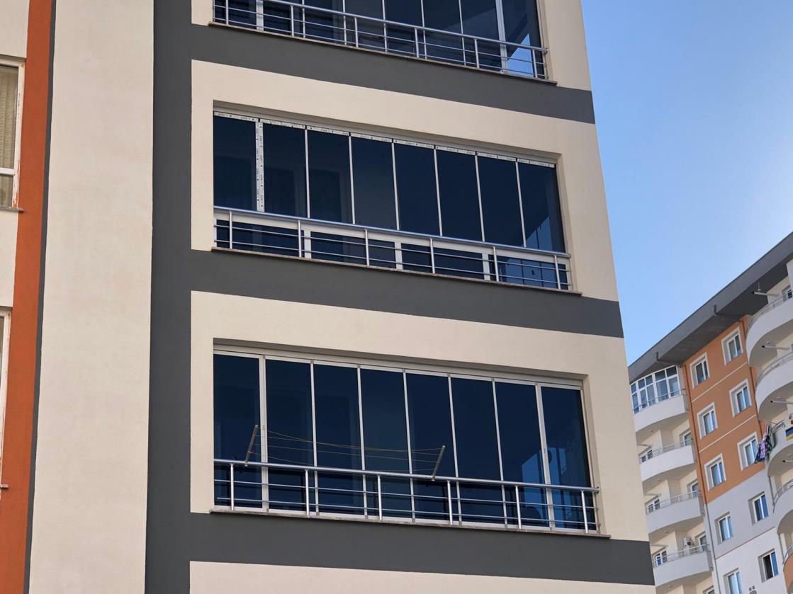 Cam Balkon
