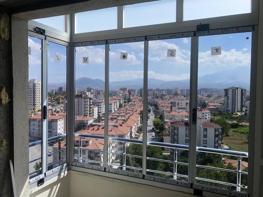 Cam Balkon